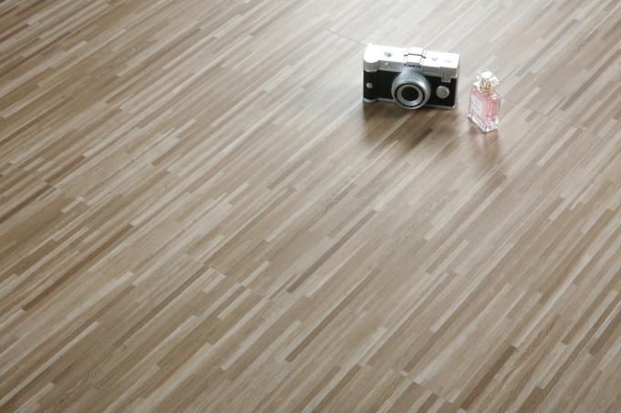 Prancha luxuosa do vinil da colagem do revestimento traseiro seco colorido do vinil para baixo que pavimenta 2mm 1